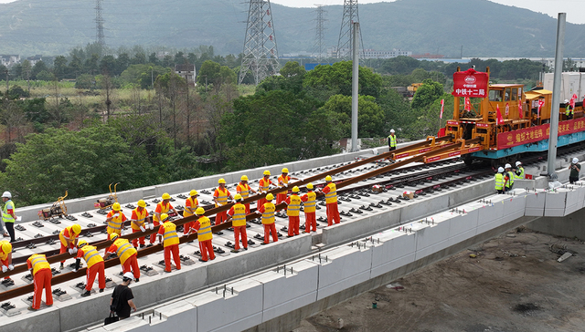 总投资超万亿元，年内开工的20多条铁路在哪些地区？
