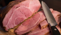 金字火腿“猛回头”