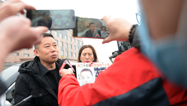 被拐的孙卓回家后，姐姐孙悦写了一本书