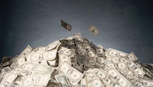 央行上调企业和金融机构外债上限，稳定汇率预期