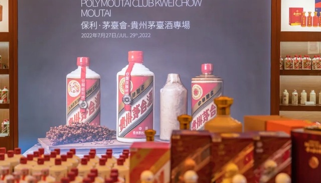 老酒赛道尚未走出畸形泡沫：烟酒摊还在，也有线上拍卖30万一瓶陈年茅台的疯狂