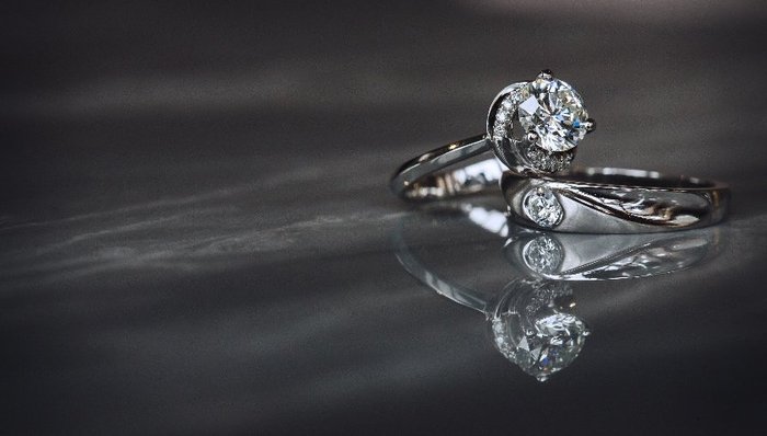 力量钻石，培育钻石，股价