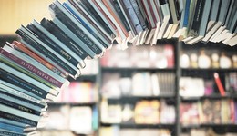 股价“腰斩”，三季报业绩转亏，中文在线今年要重回亏损？