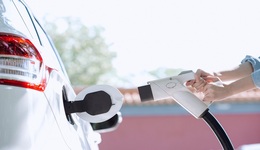 六家锂电池企业三季度营收创新高，宁王增速最快