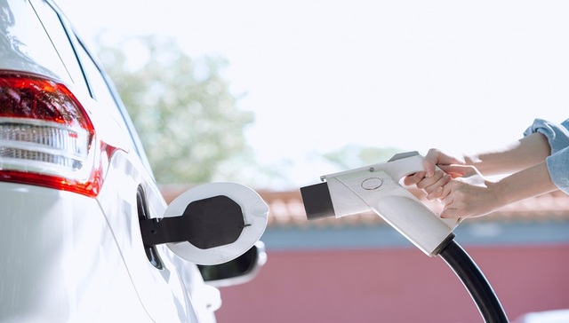 六家锂电池企业三季度营收创新高，宁王增速最快