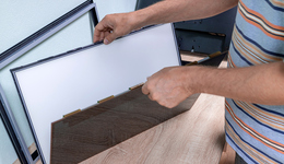 偏光片厂商三利谱三季度净利大幅下滑，拟百亿投资大扩产，“顶流”谢治宇高位加仓