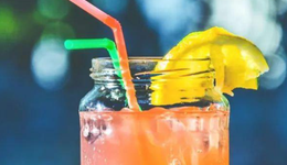 東鵬叫板紅牛大火后，石油大亨、零食企業(yè)紛紛入局功能飲料