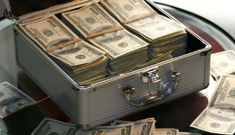 直播吸金大PK：清債羅永浩，暴富李佳琦