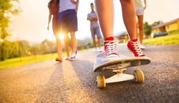 年轻人的飞盘“飞”不动了，中年人还能靠陆冲“浪”多久？