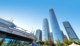 吴亚军潜入湖底