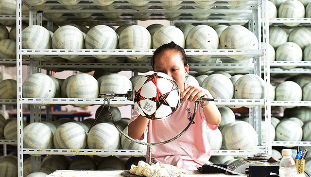 【图集】世界杯开赛在即，义乌的订单又爆了