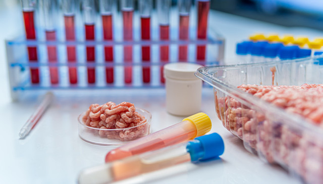 医药ETF（512010）大涨5%，成交量排名同类第一