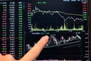 家电股集体低迷，家电ETF（159996）跌超3%，盘中溢价交易，日出东方跌超8%