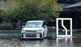 极氪发新车，先和理想杠上