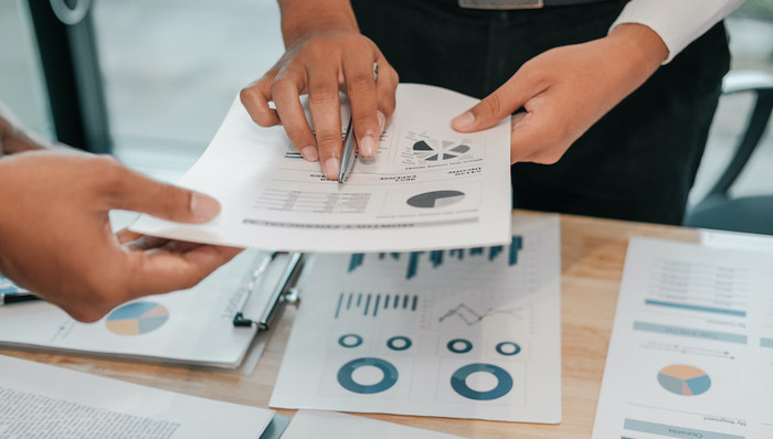 上市股份行三季度业绩比拼：谁最赚钱？谁增速最快？房地产领域风险如何？