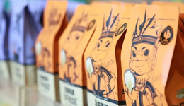 当红“国民零食第一股”，为何跌落神坛？