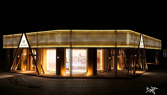 又一家开在山上的店！始祖鸟目的地门店战略圈住“鸟粉”