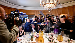 电子书网站Z-Library被查封，“长久危机”当选柯林斯年度词汇｜文化周报