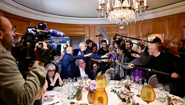 电子书网站Z-Library被查封，“长久危机”当选柯林斯年度词汇｜文化周报