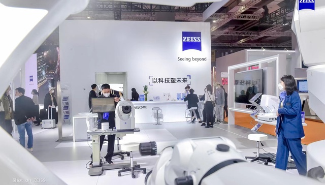老牌蔡司最大规模参展进博会：中国成长为最大单一市场，首次购地自建项目