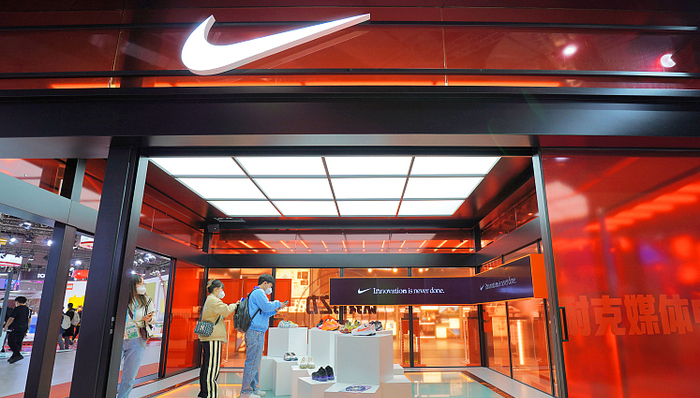 连续三年参展，耐克增投建立亚洲零售最大“全自动无人立体仓”｜进博会大咖说