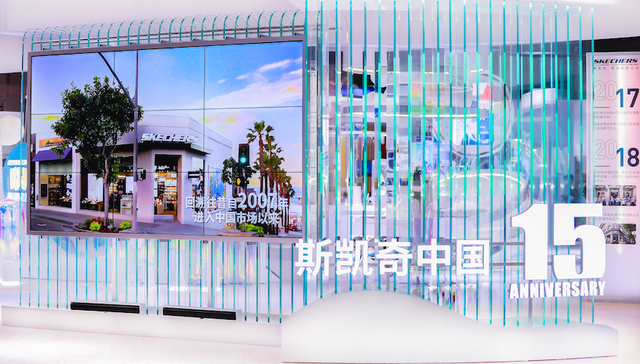 第四次亮相、展台再扩张，斯凯奇未来3年目标营收300亿｜进博会探馆