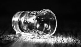 水井坊口子窖殊途同归，二线高端白酒坠落