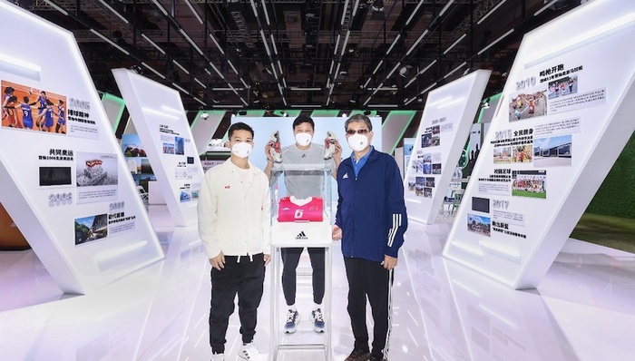 带来最多体育明星，入华25周年的阿迪达斯示好中国消费者｜进博会探馆