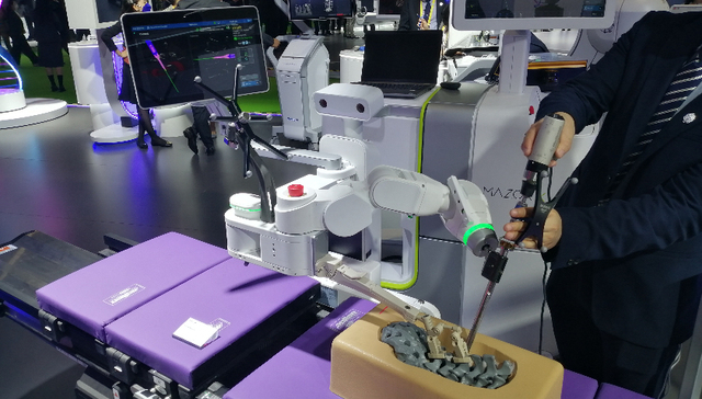 精准化、数字化、个性化，手术机器人大秀“肌肉”|进博会大尖货