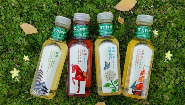 网友在瓶身上的“整活大赛”让东方树叶又火了