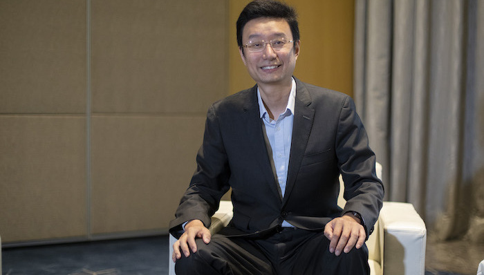 对话光峰科技余新：激光显示在新能源智能化下半场迎来机会｜REAL科技大会