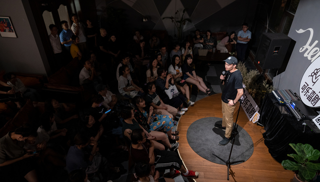 幽默不是战斗性的东西，是“自由”的廉价替代品：与东东枪聊脱口秀