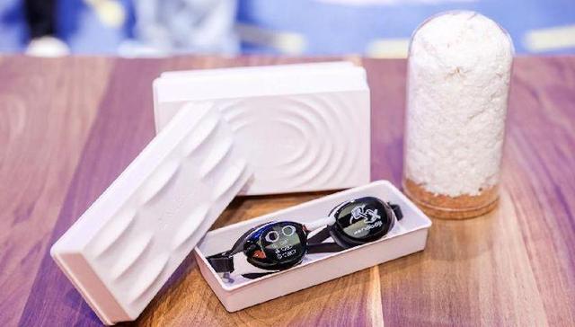 甘蔗渣做泳镜盒、现场搭建跑步实验室，体育展台上新｜进博会探馆