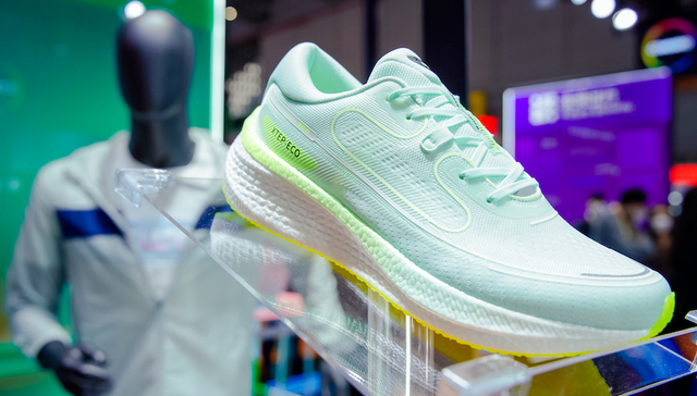 亮相进博会的这款国产低碳环保跑鞋什么来头 ｜ 进博会尖货