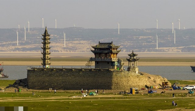 地方新闻精选 | 鄱阳湖水位降至6.67米再创历史新低 广州多个区中小学暂停线下教学