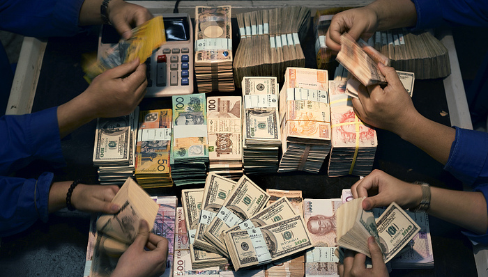 《福布斯》2022中国内地富豪榜出炉：马化腾、雷军等财富缩水超40%