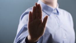 直通部委 | 教職員工實施四類犯罪嚴(yán)格執(zhí)行從業(yè)禁止 去年收費公路通行費收入6630.5億