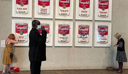 近百名博物馆馆长签声明，称气候抗议活动让艺术品陷入危机｜文化周报