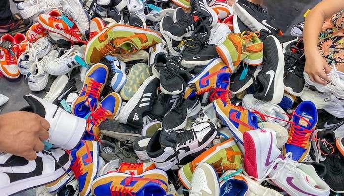 海外风向性平台裁员，国内市场潮鞋也炒不动了