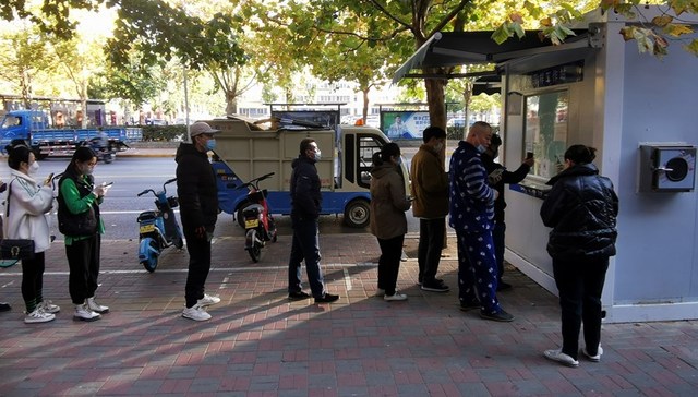 石家庄部分核酸点今起恢复免费采样，公交地铁不再查验核酸证明