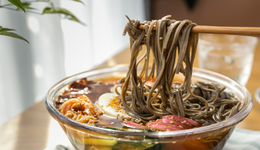 夫妻联手，河南跑出一个挂面IPO