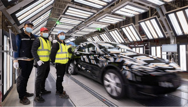 电厂丨为什么广汽、吉利这些传统车企跑赢了“蔚小理”？