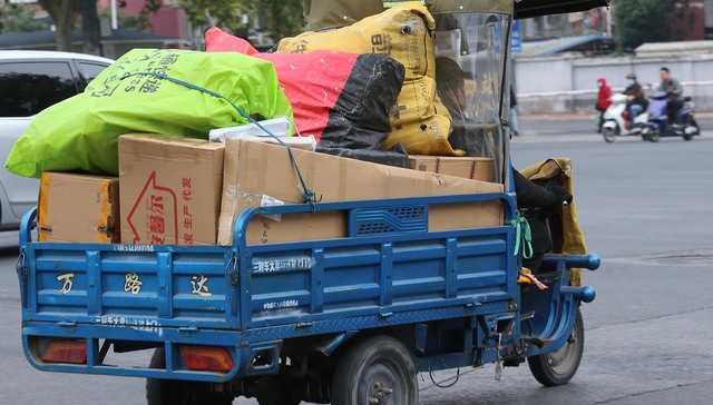 Couriers prey on their own managers as Singles Day sales collapse