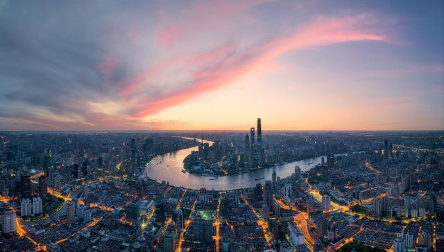 数据向下、预期向上，中国经济迎来关键“过渡期”