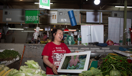 幫小販逃跑、改造菜市場，何志森說建構(gòu)社會關(guān)系才是最重要的“建筑” | 專訪