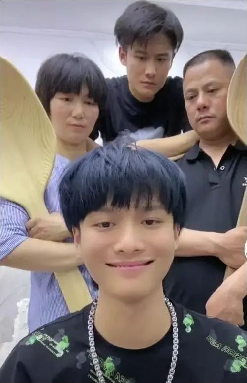 抖音,网红经济,直播电商,疯狂小杨哥,王海,打假