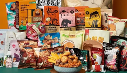 休闲零食混战：三只松鼠“守淘”，良品铺子“攻抖”