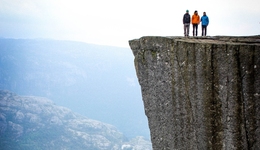 “悬崖”边上的药明康德与凯莱英们