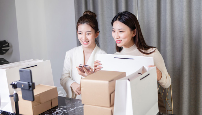 辛巴、疯狂小杨哥接连遭遇打假，直播带货为何频繁翻车？