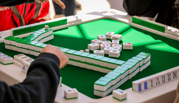 咖啡店里打麻將，年輕人搶了老年人的娛樂(lè)高地